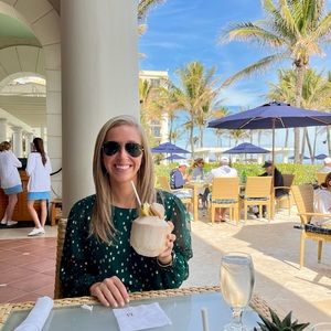 Meet your Posher, Caitlin